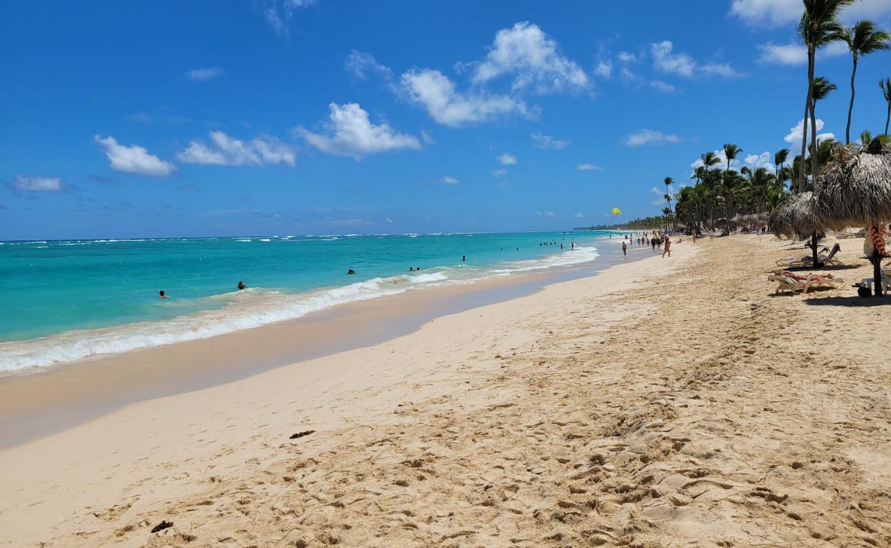 Foto de Playa Arena Gorda con brillante arena fina superficie