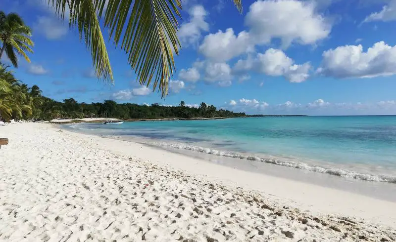 Foto de Playa Bávaro con brillante arena fina superficie