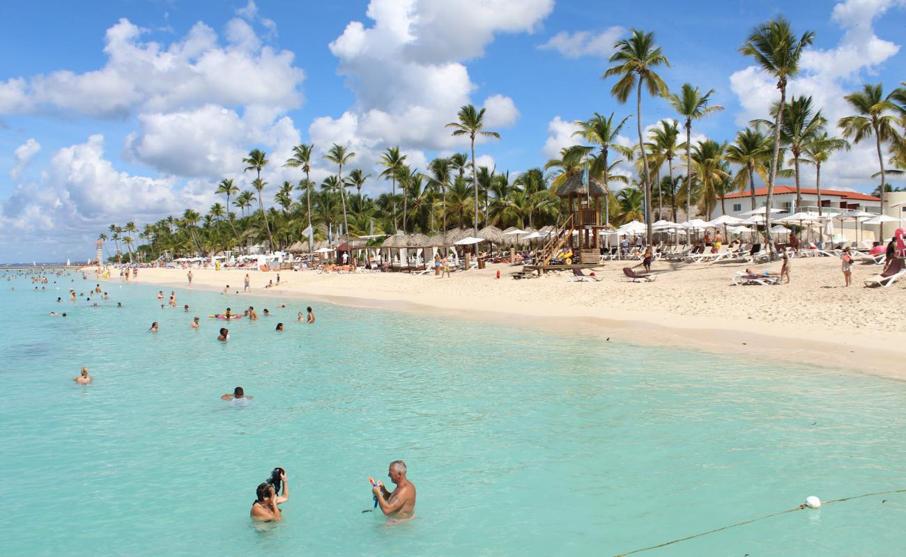 Foto de Playa Dominicus con brillante arena fina superficie