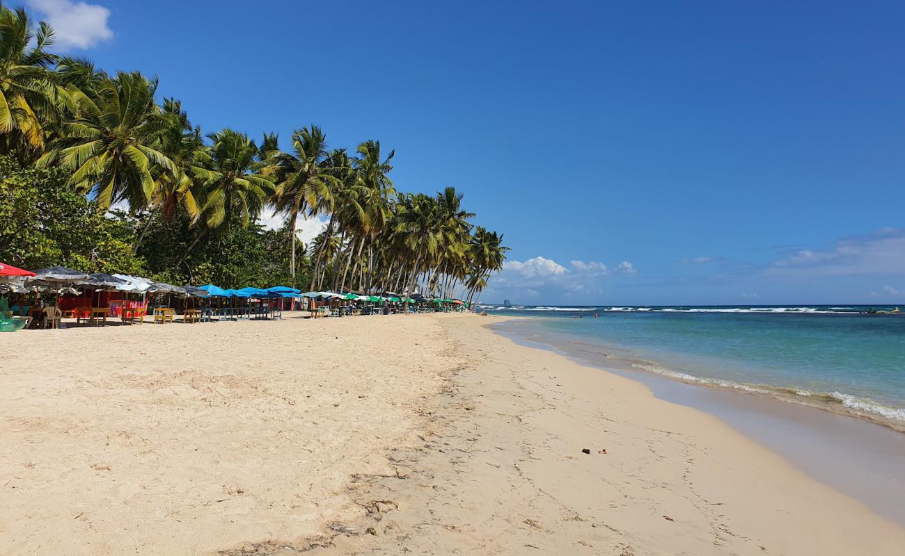 Foto de Guayacanes beach con brillante arena fina superficie