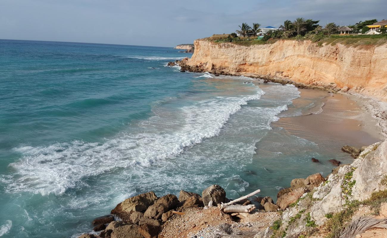 Foto de Azul beach con guijarro ligero superficie