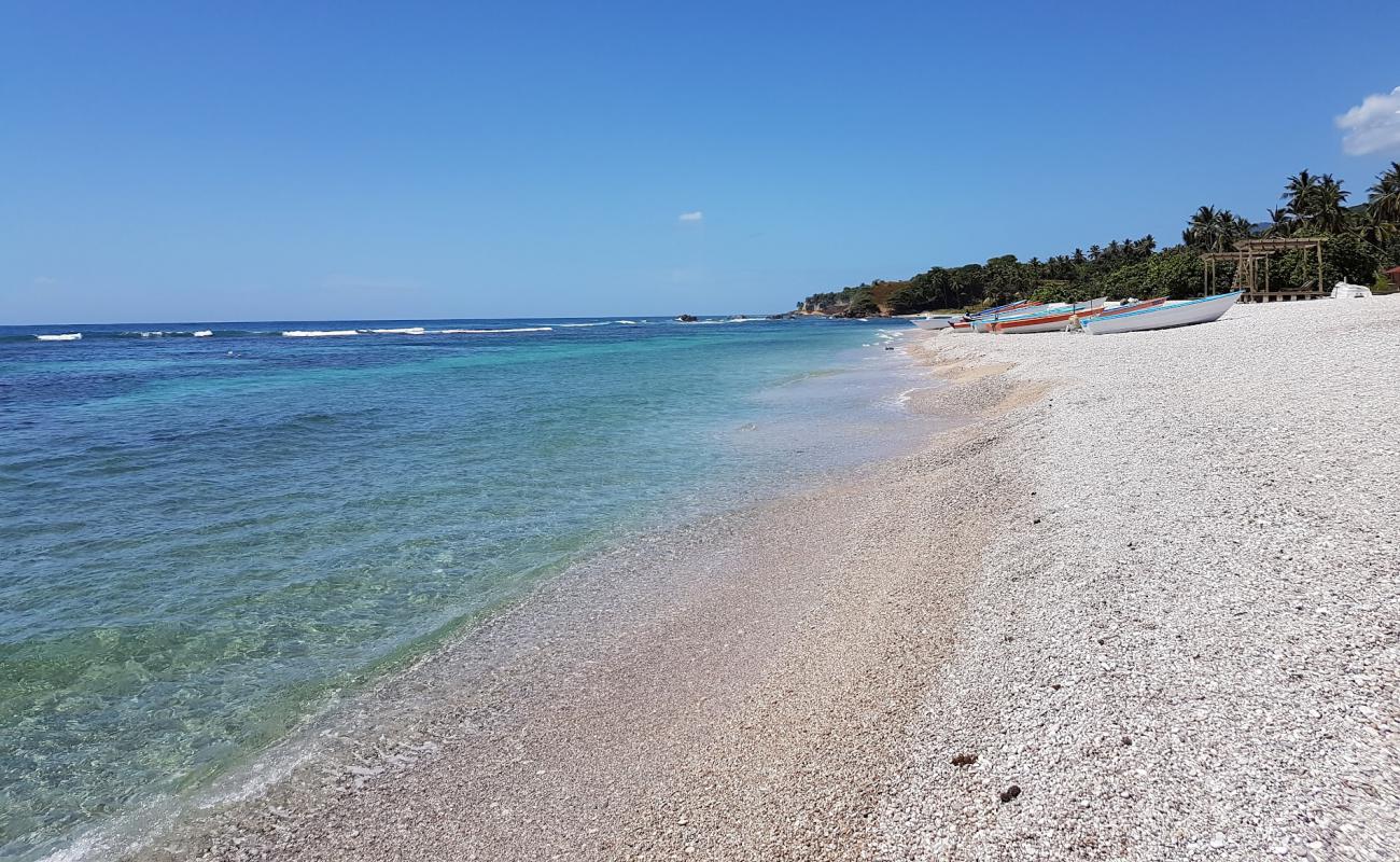 Foto de El Quemaito beach con guijarro fino claro superficie