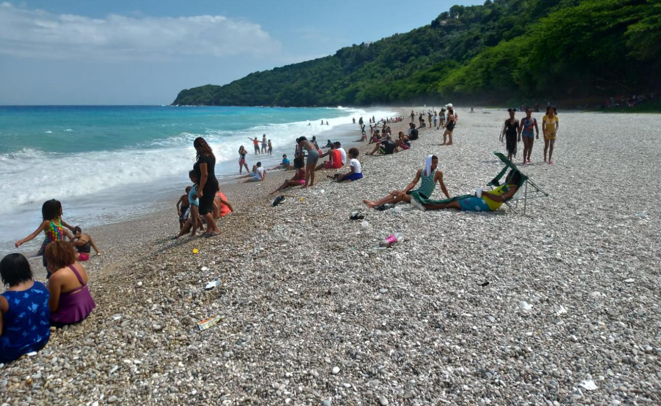 Foto de El Quemaito beach II con guijarro fino claro superficie