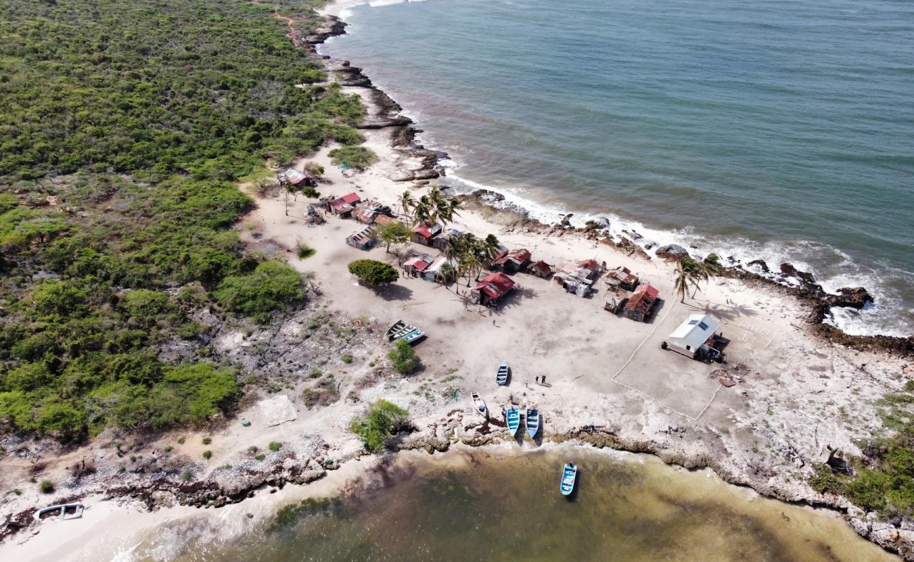 Foto de Piticabo beach con brillante arena fina superficie