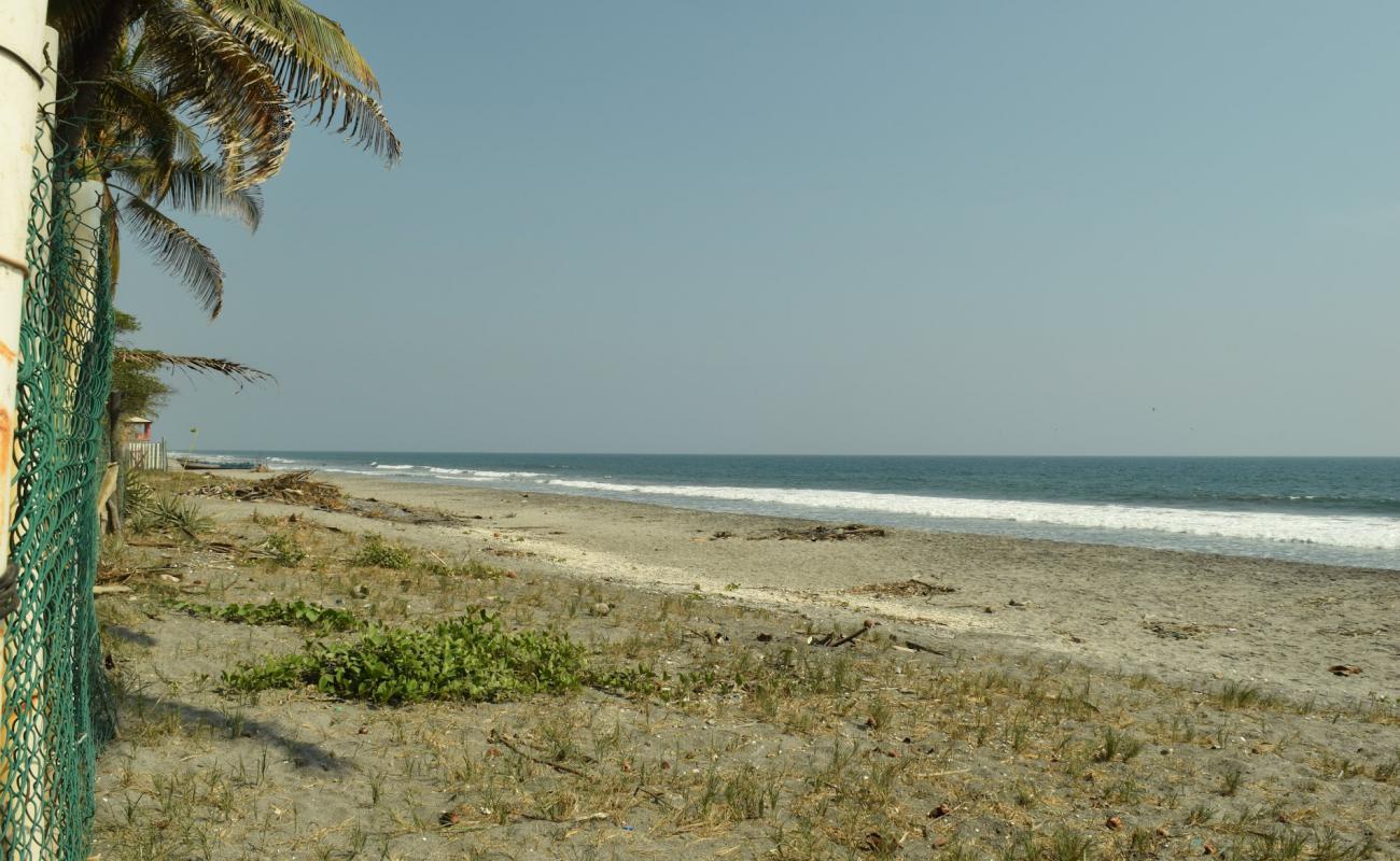 Foto de Zunganera beach con arena gris superficie