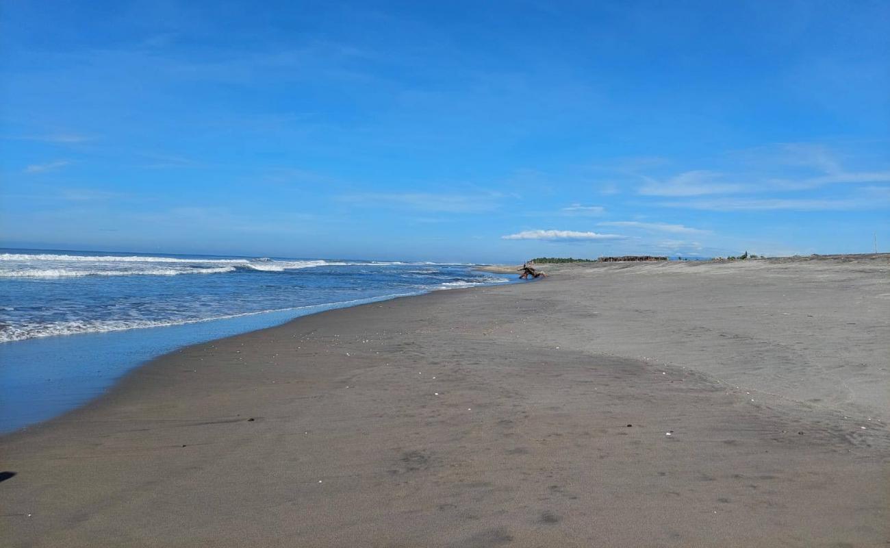 Foto de San Marcelino beach con arena gris superficie