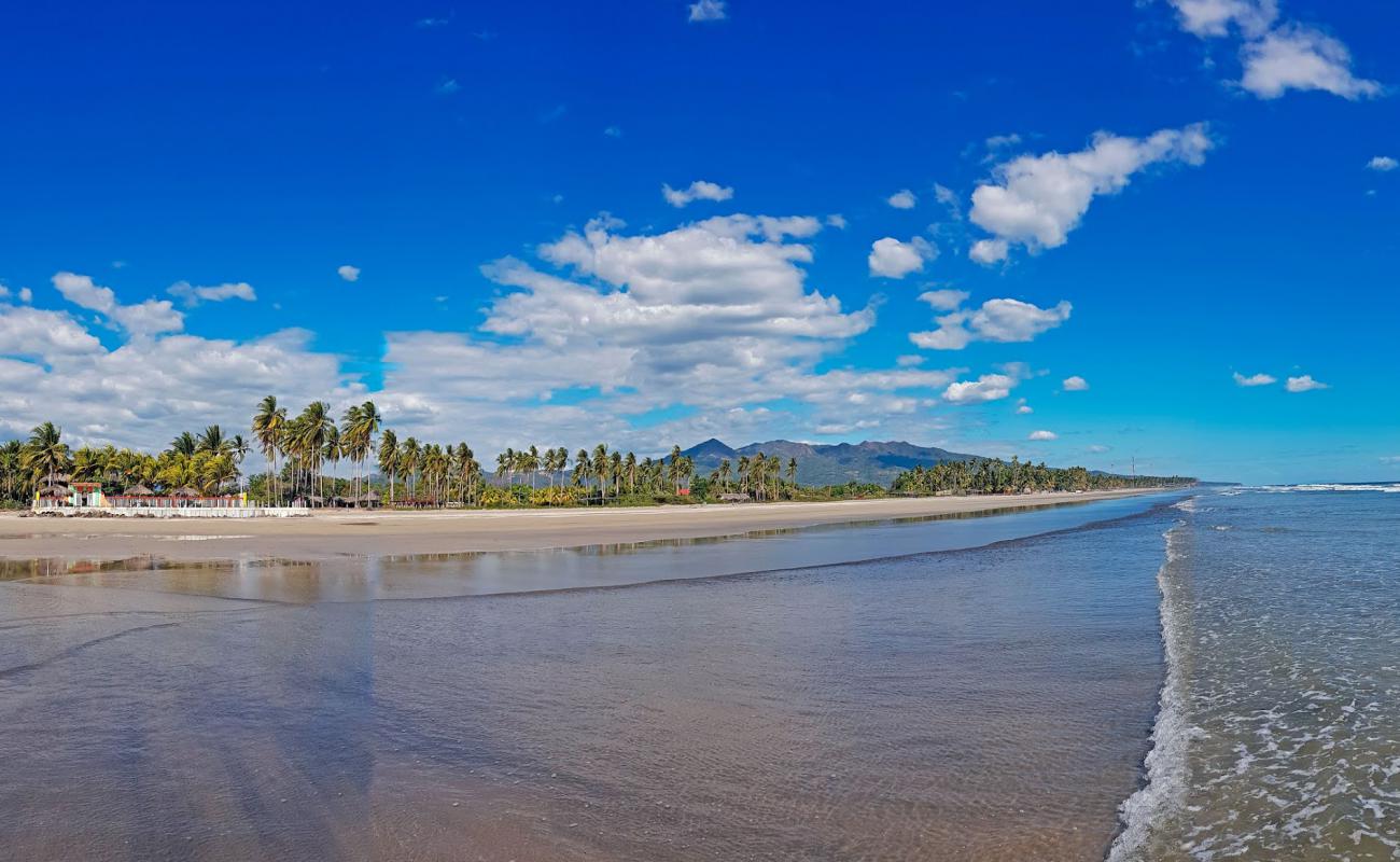 Foto de El Espino beach con arena gris superficie