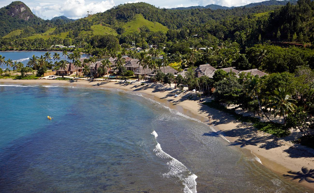 Foto de Nanuku Beach con arena brillante superficie