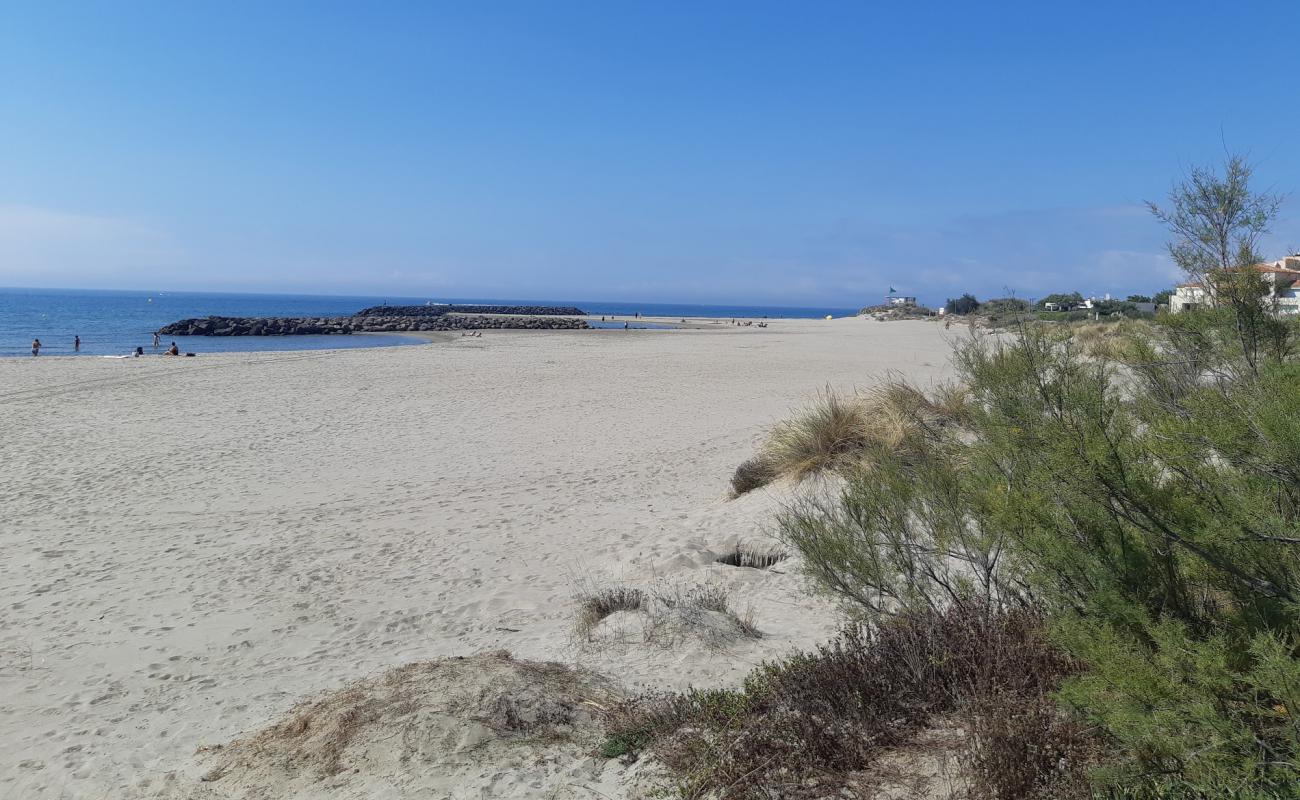 Foto de Playa Richelieu con brillante arena fina superficie