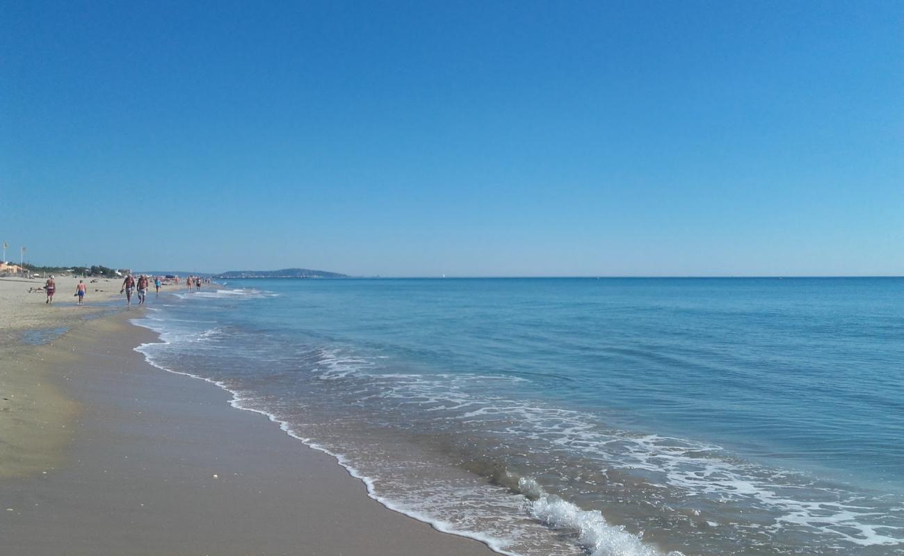 Foto de Marseillan beach con brillante arena fina superficie