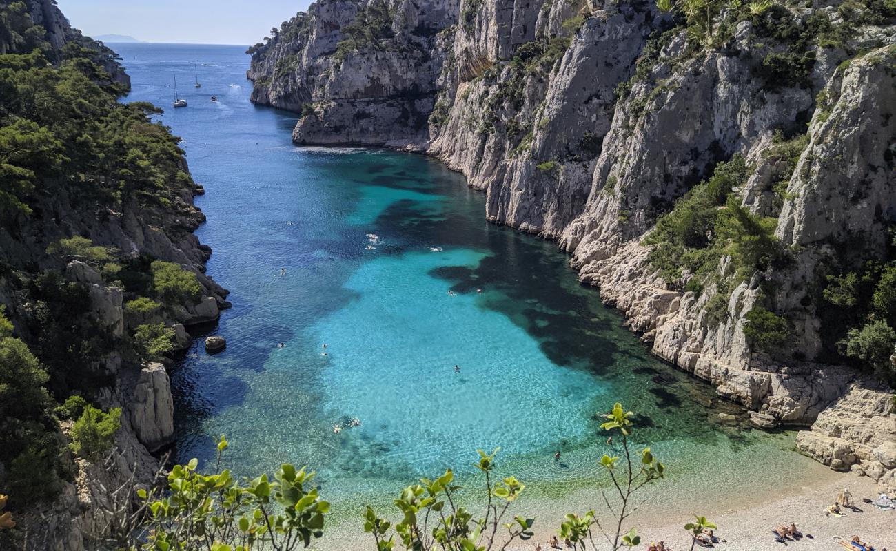 Foto de Calanque d'En-Vau con guijarro ligero superficie