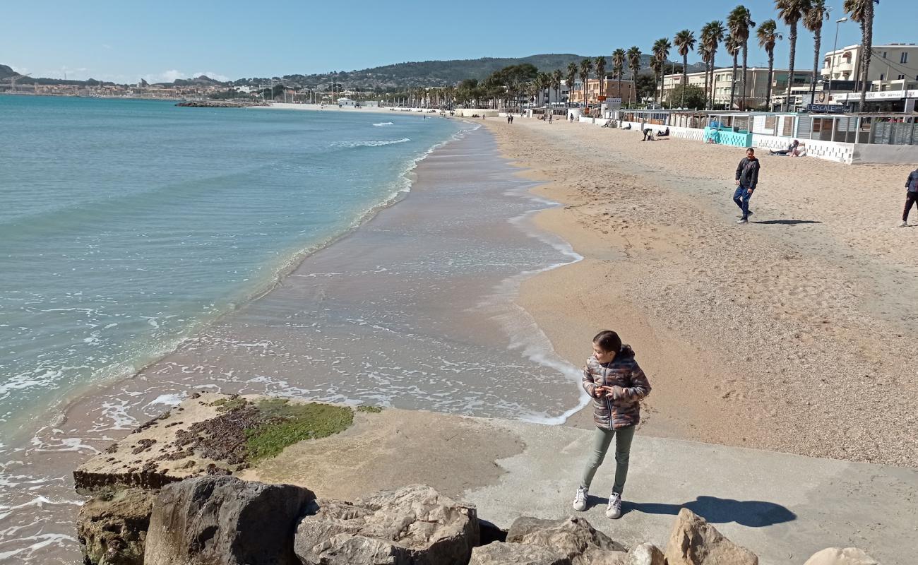 Foto de La Ciotat plage con brillante arena fina superficie