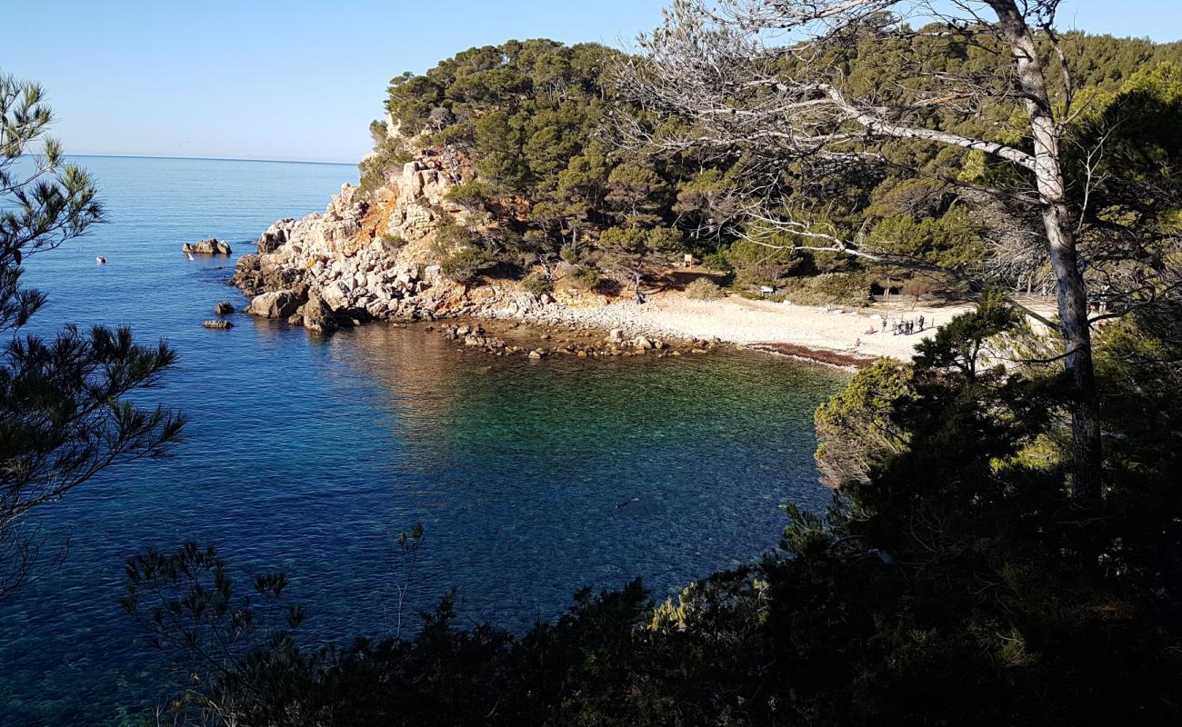 Foto de Plage des Engraviers con piedra superficie