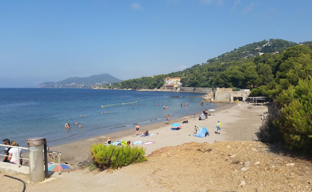 Foto de Plage du Port Helene con arena brillante superficie