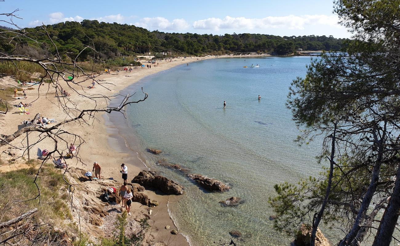 Foto de Playa de Cabasson con arena brillante superficie