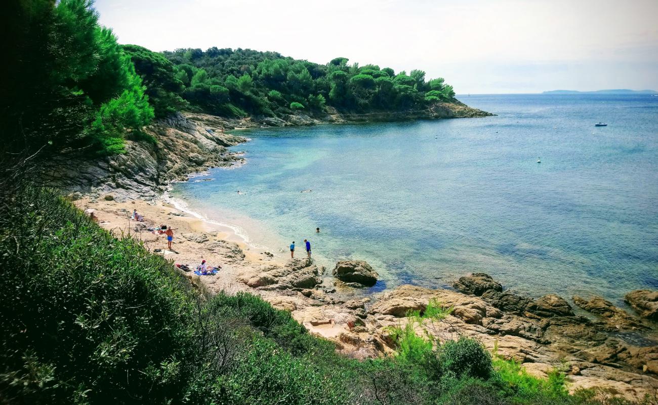 Foto de Plage de Gigaro con arena brillante y rocas superficie