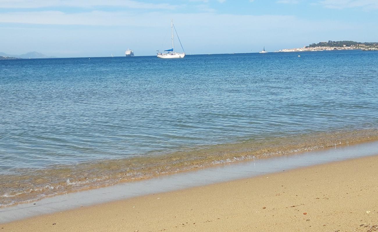 Foto de Playa de Marina Cogolin con arena brillante superficie