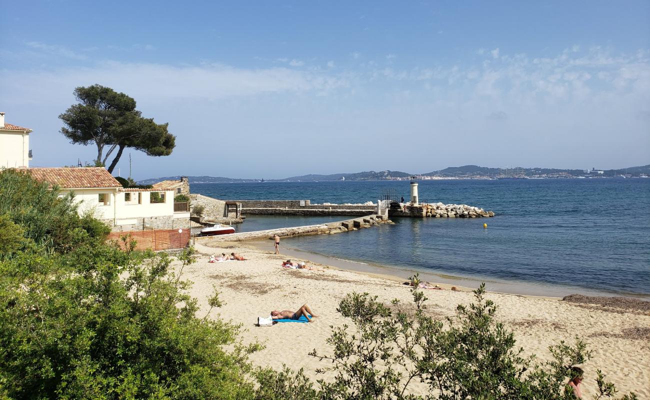 Foto de Plage Les Cigales con arena brillante superficie