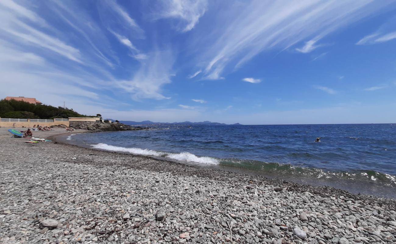 Foto de Calanque des Louvans con piedra superficie