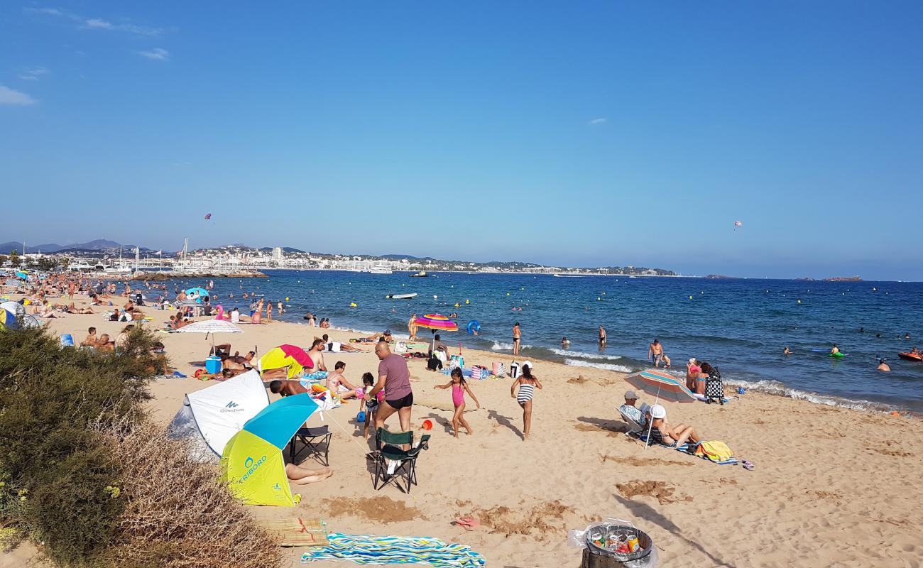 Foto de Beach de la base nature con brillante arena fina superficie