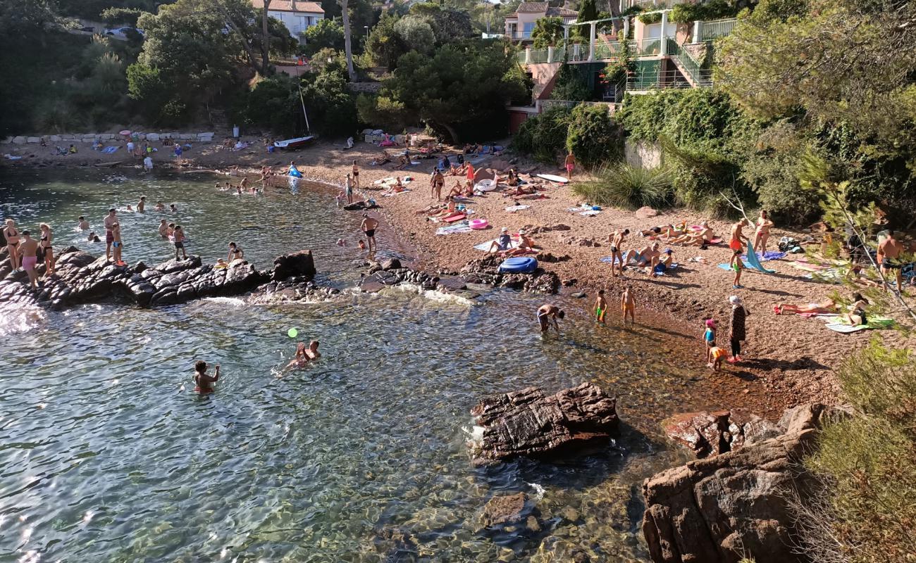 Foto de Plage du Fournas con guijarro oscuro superficie