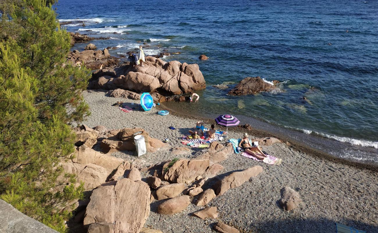 Foto de Plage de Boulouris con guijarro fino claro superficie