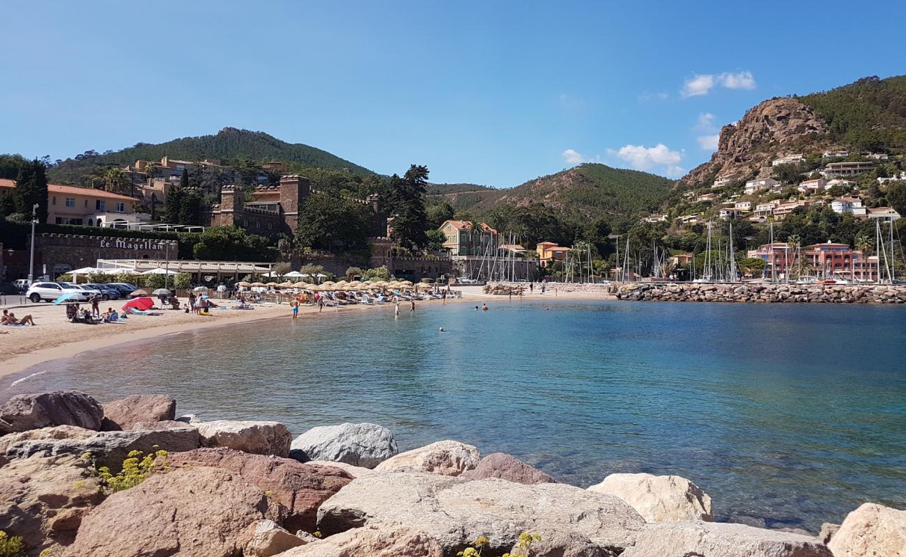 Foto de Playa de Chateau con brillante arena fina superficie