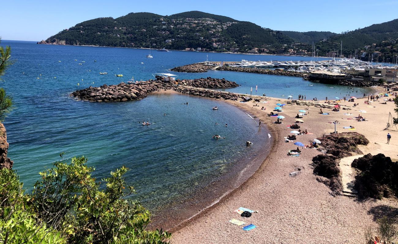 Foto de Playa Rague con arena brillante superficie