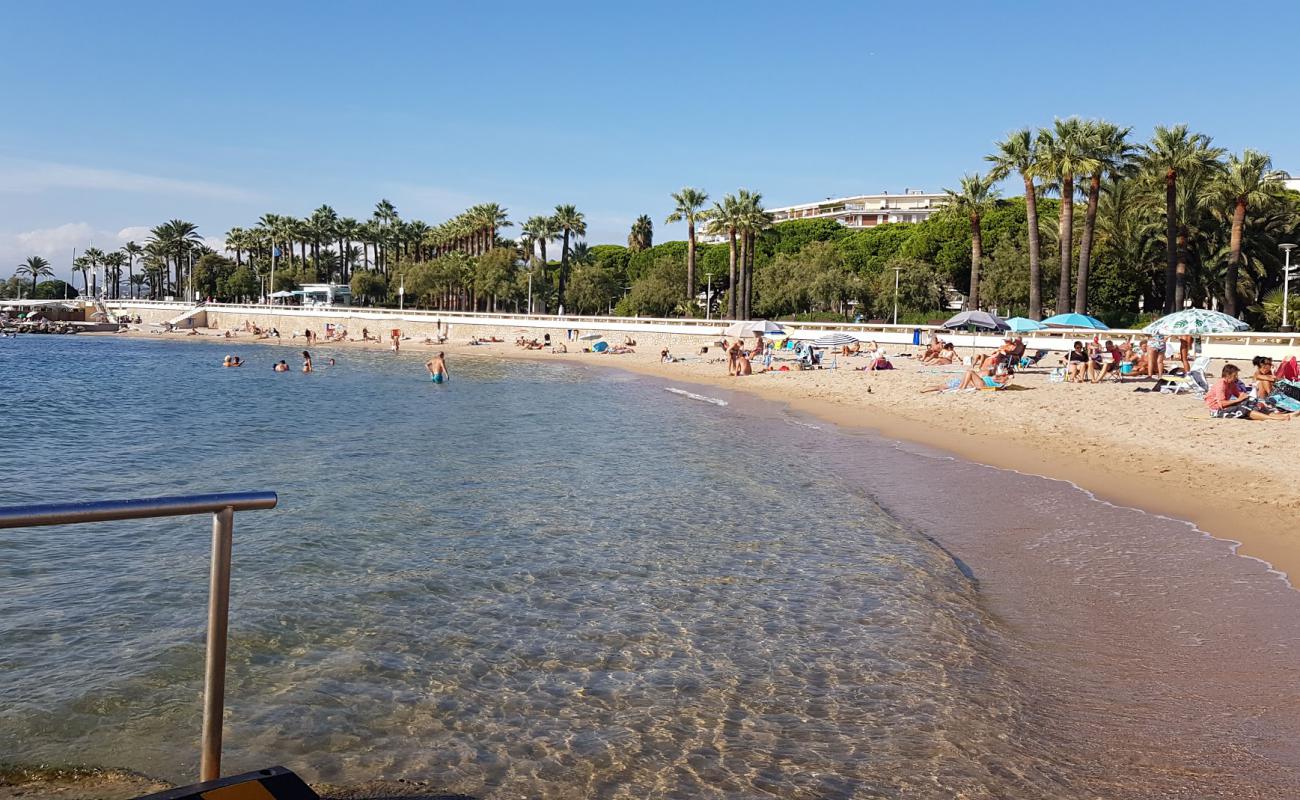 Foto de Playa Bijou con brillante arena fina superficie