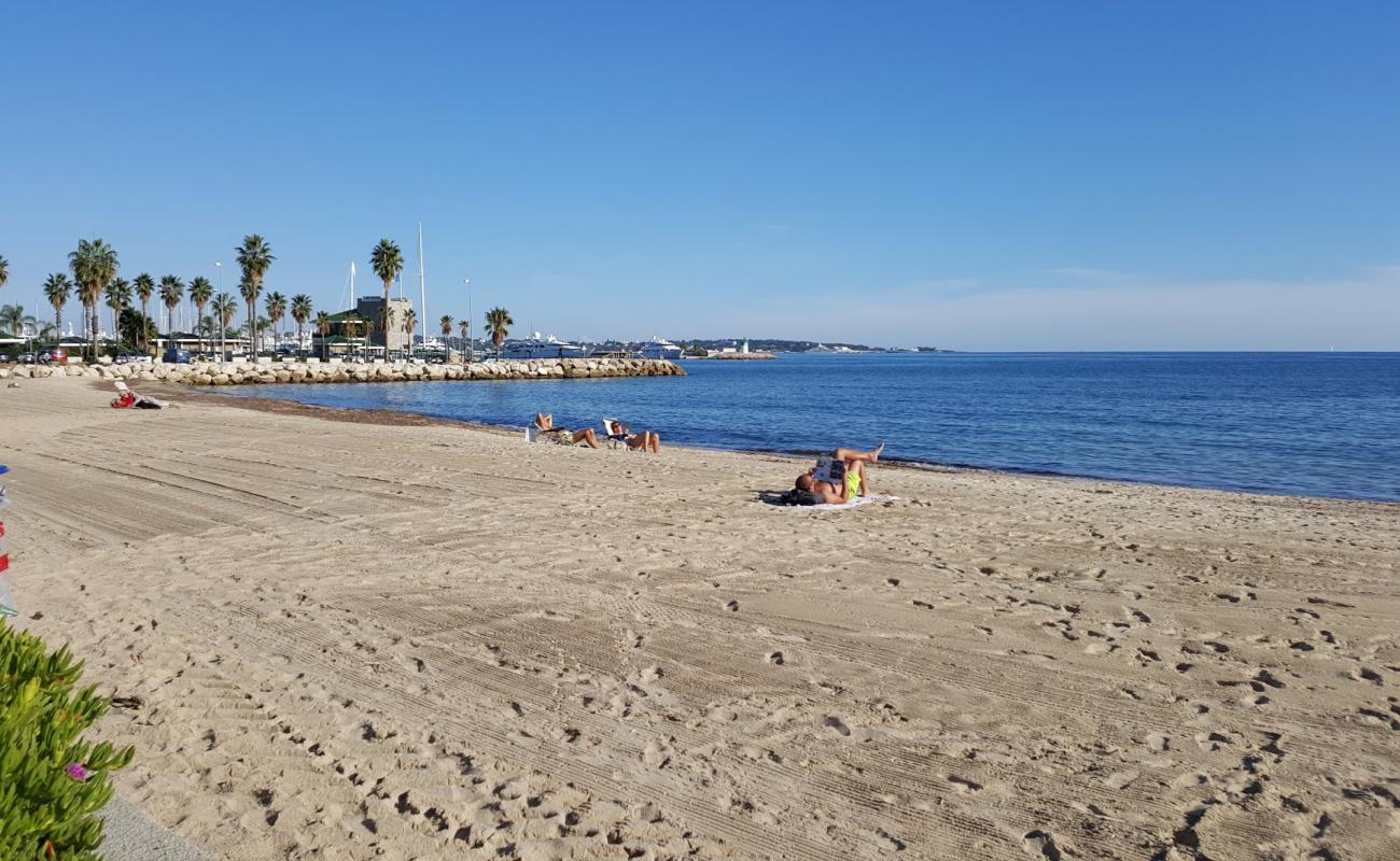 Foto de Playa Soleil con brillante arena fina superficie