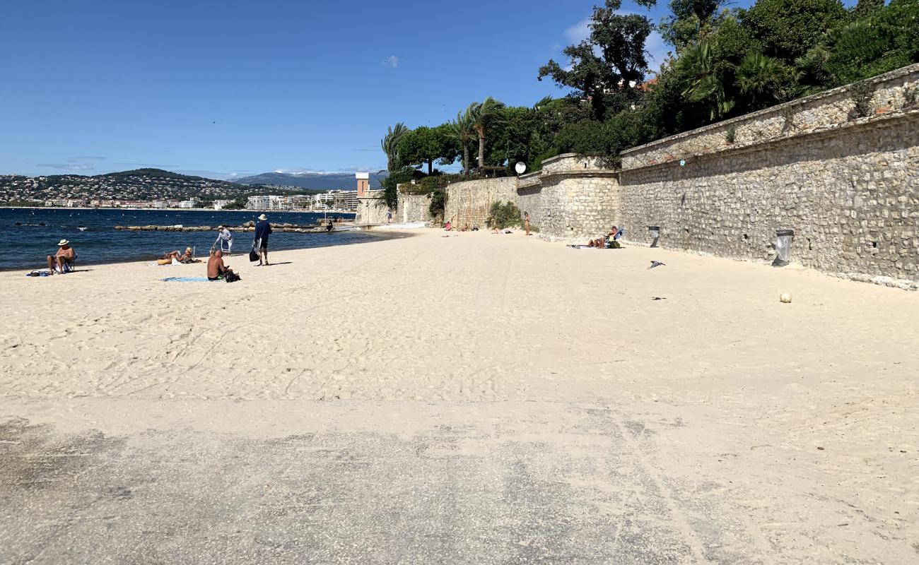 Foto de Plage de la Gallice con brillante arena fina superficie