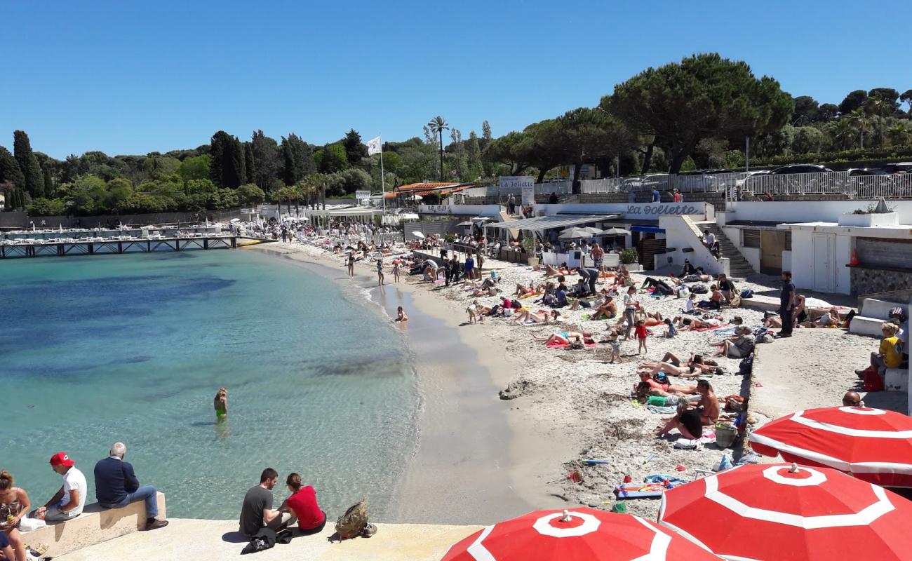 Foto de Playa de Garoupe con brillante arena fina superficie