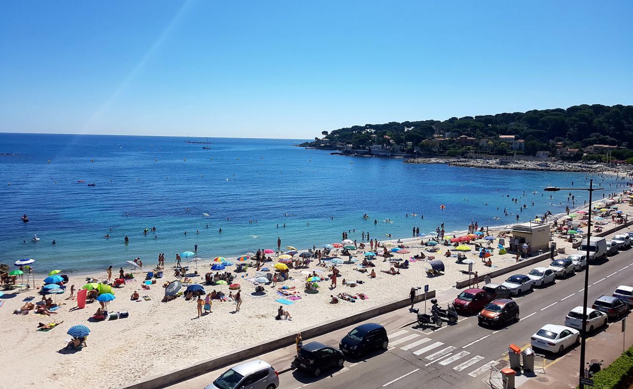 Foto de Plage de la Salis con brillante arena fina superficie