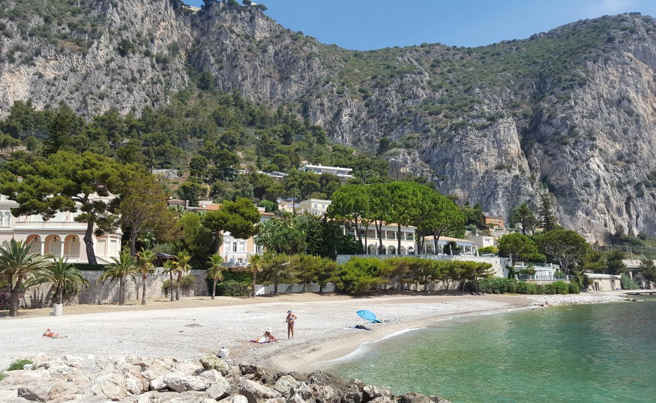 Foto de Playa Petite Afrique con guijarro fino claro superficie