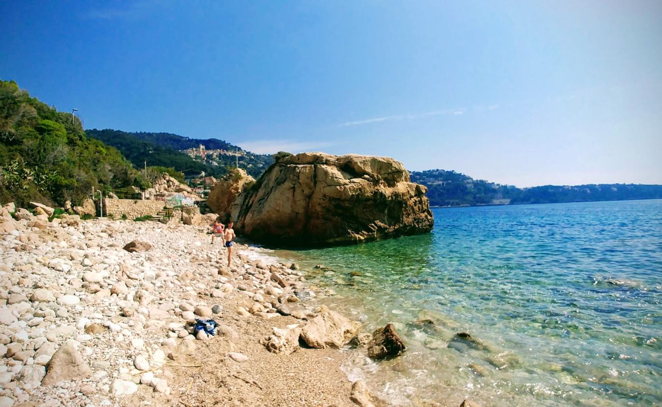 Foto de Plage du Rocher con piedra superficie