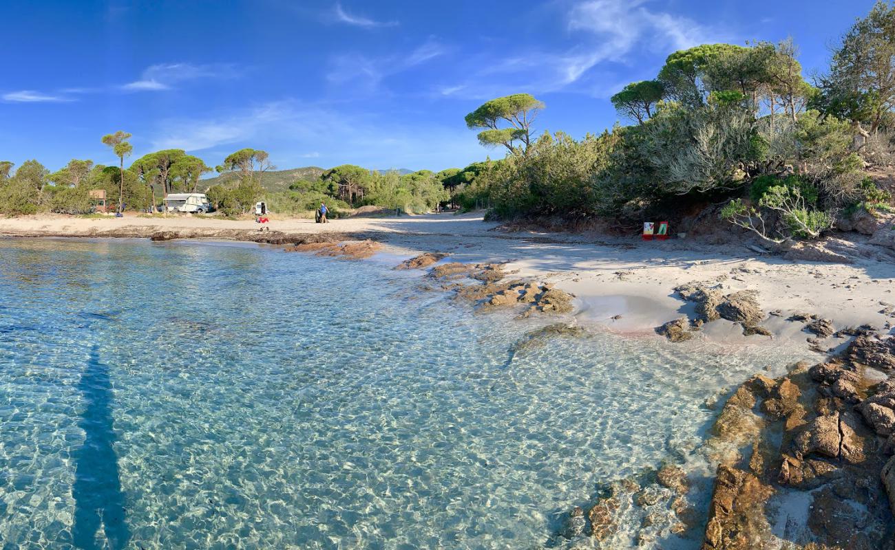 Foto de Plage de Villata con arena brillante superficie