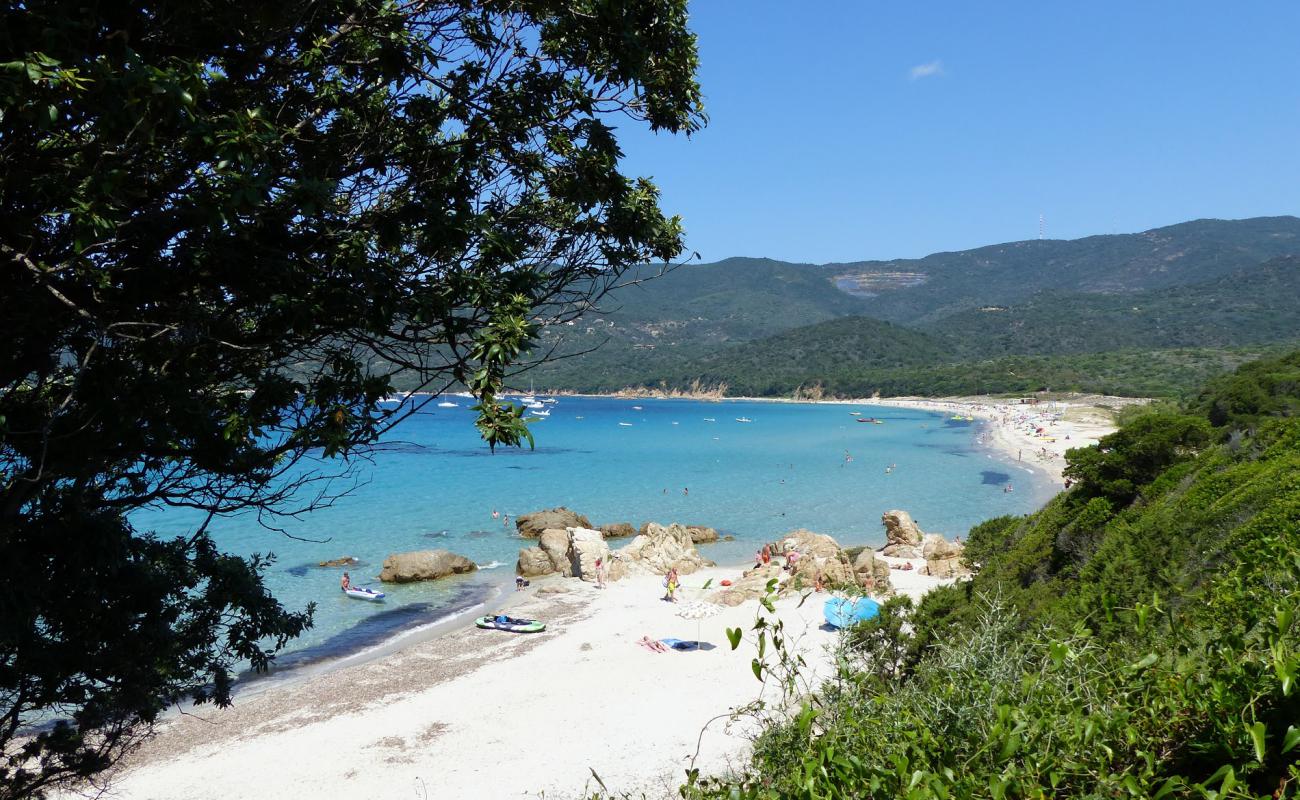 Foto de Playa de Cupabia con brillante arena fina superficie