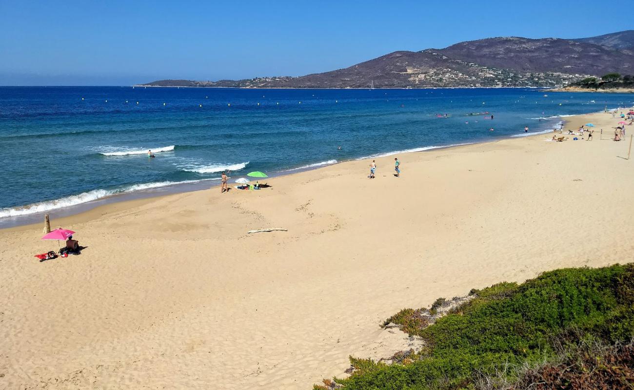 Foto de Playa Santana con brillante arena fina superficie