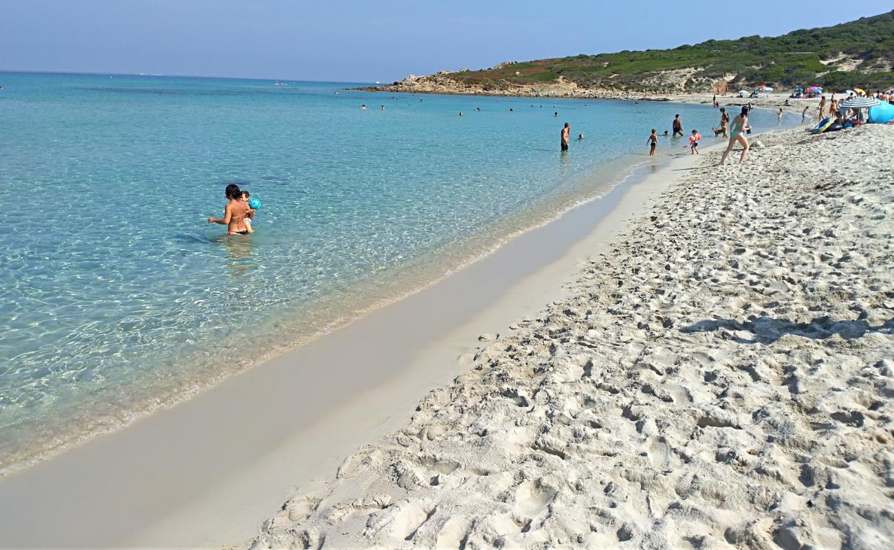 Foto de Playa de Bodri con brillante arena fina superficie