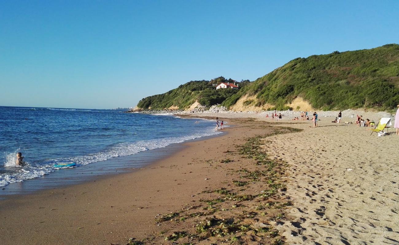 Foto de Plage de Senix con arena fina y guijarros superficie