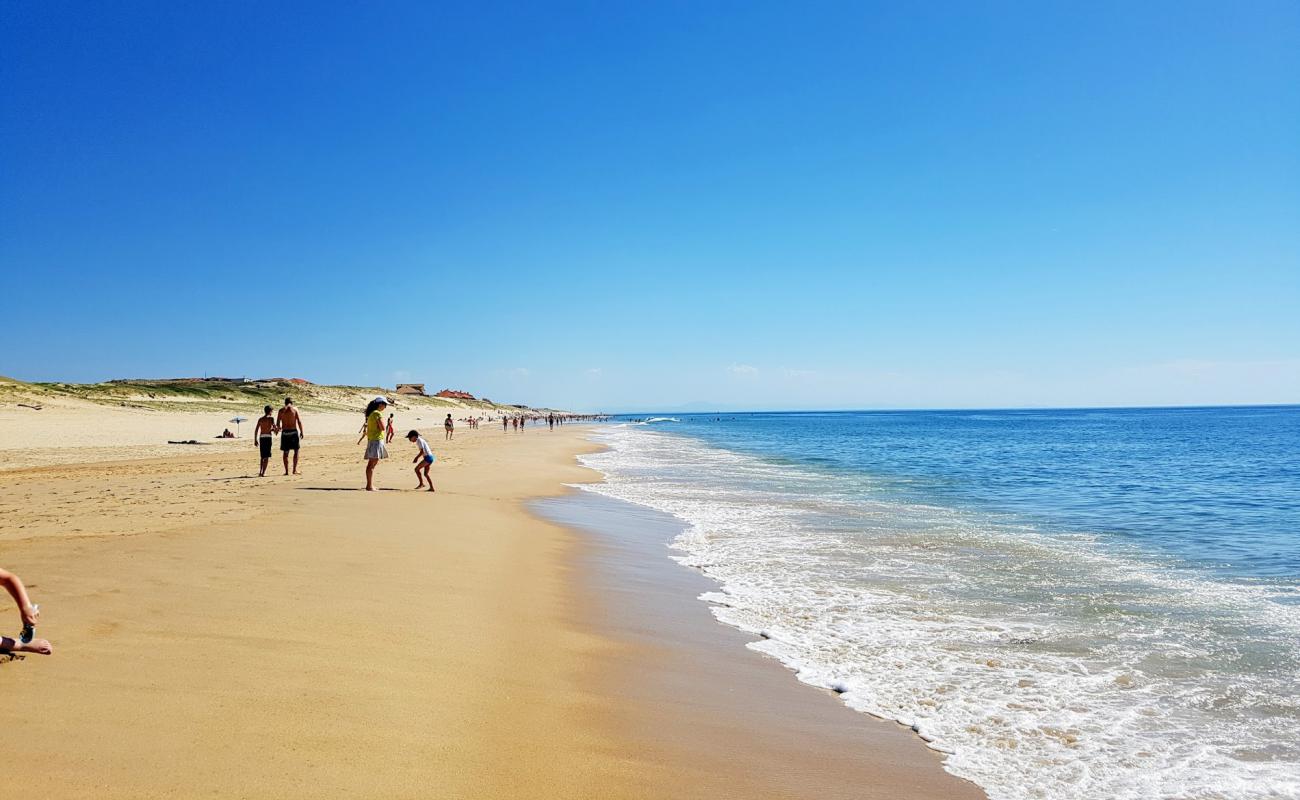 Foto de Plage Des Sableres con arena blanca superficie