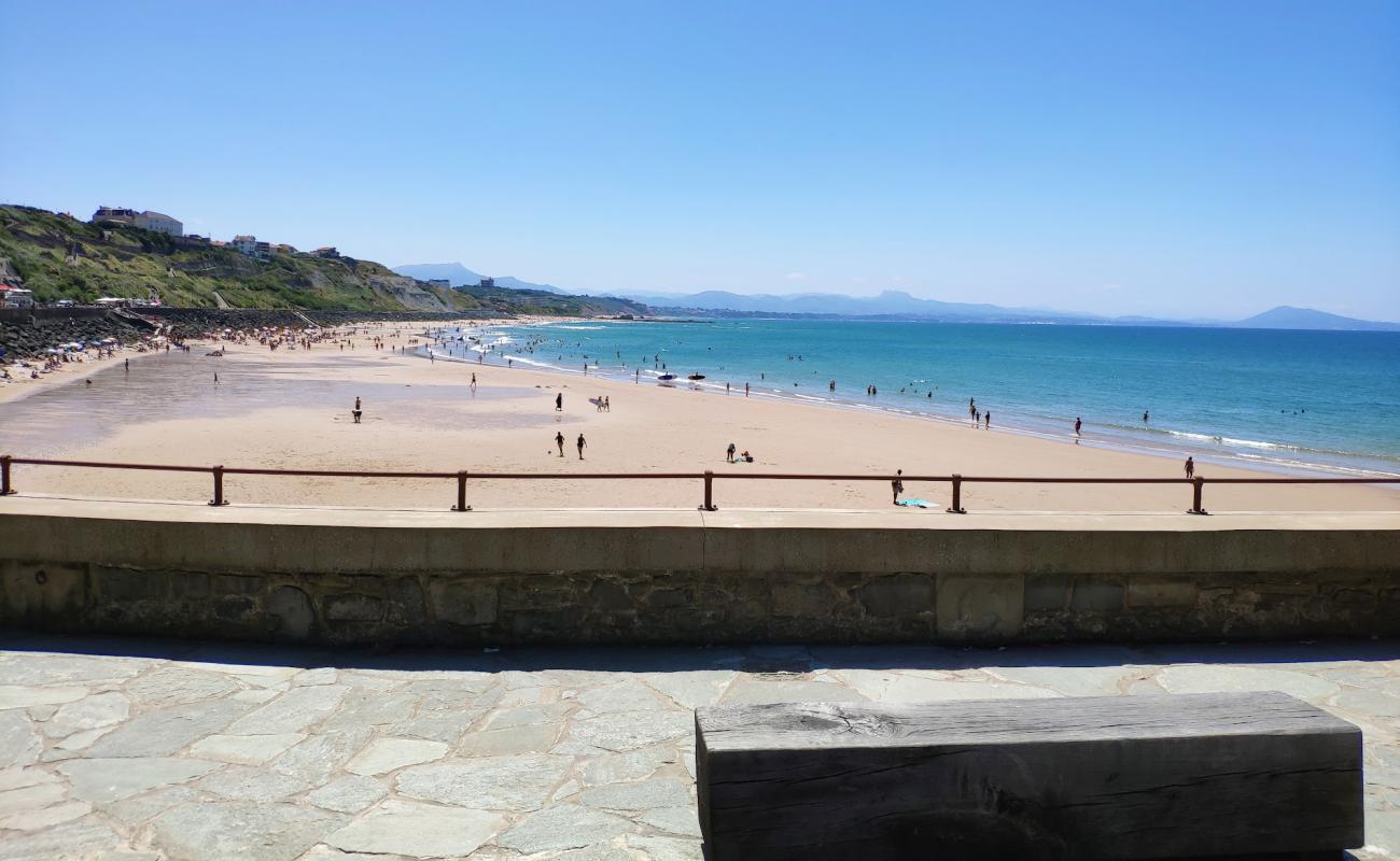 Foto de Playa de Contis con arena fina blanca superficie