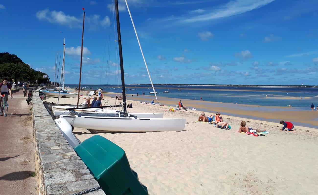 Foto de Plage des Arbousiers con arena brillante superficie