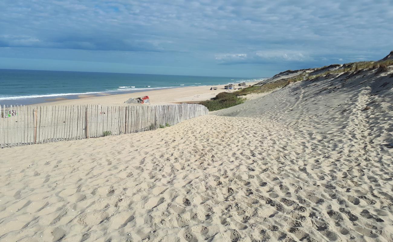 Foto de Le Pin beach con arena brillante superficie