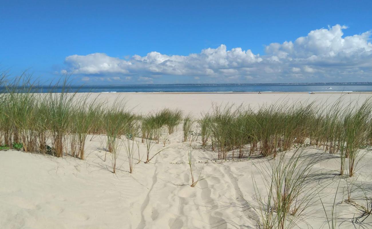 Foto de Plage St. Nicolas con arena blanca superficie