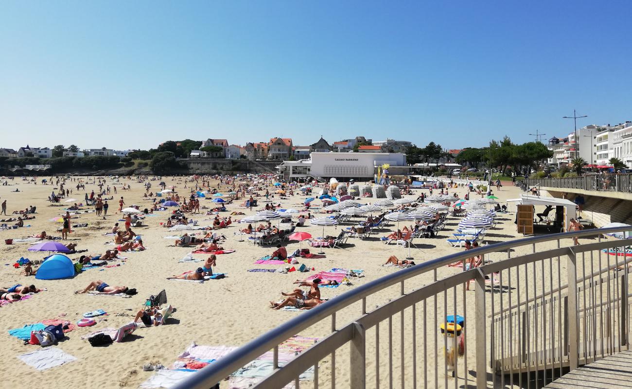 Foto de Plage de Pontaillac con arena oscura superficie