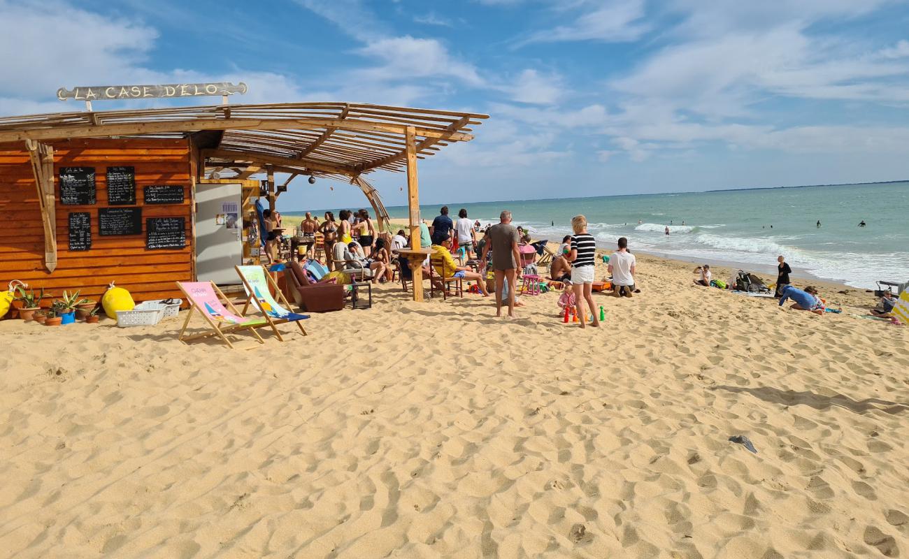 Foto de Corps de Garde beach con arena brillante superficie