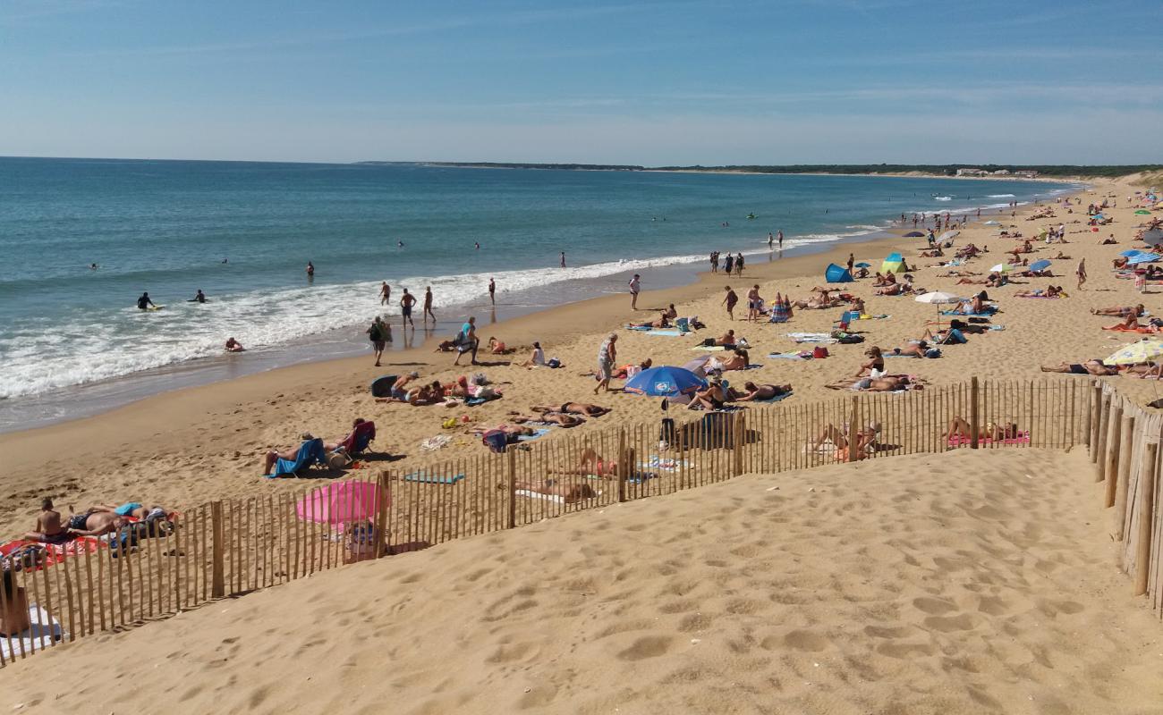 Foto de Plage des Conches con arena brillante superficie