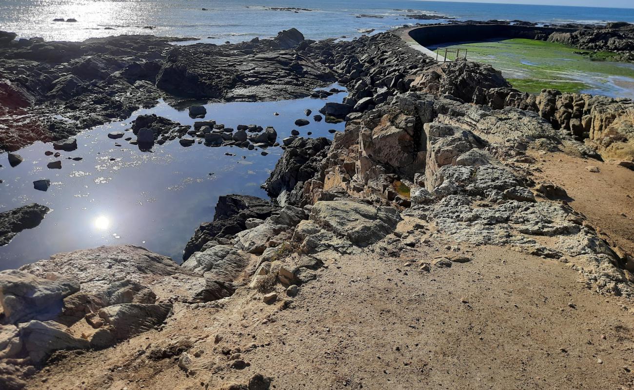 Foto de The Dombret basin beach con hormigón superficie