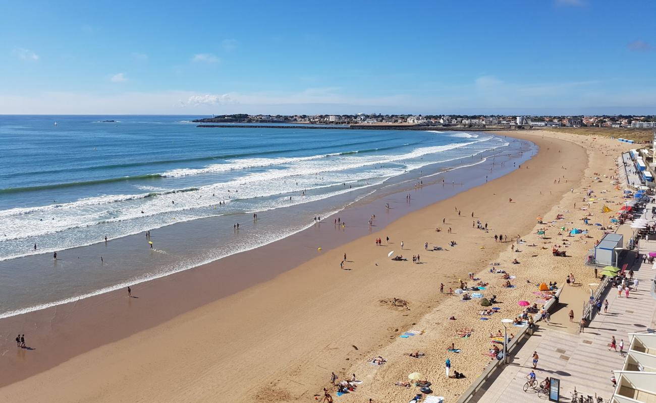 Foto de Saint Gilles Croix de Vie con arena brillante superficie